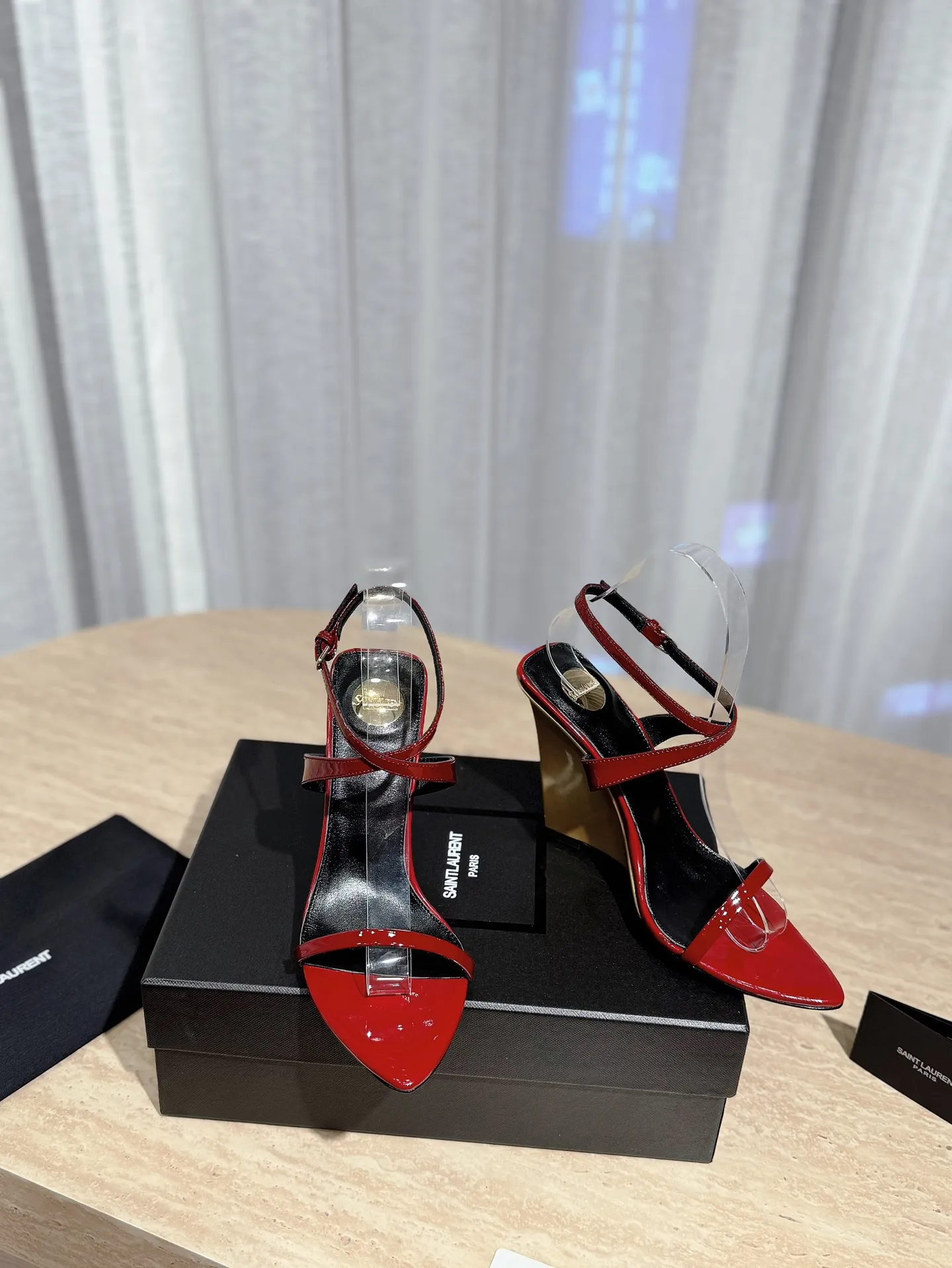 👟👟Ex-factory price 540👟👟 High version "SAINT LAUREN*" Saint Laurent YSL 25ss/spring and summer new catwalk style large rhinestone high-heeled shoes and sandals. Only YSL understands women's hearts best and does not accept refutation. It is a super invincible feminine artifact and a must-have for women (z-product full-body customization, own molded hardware accessories, perfect consistency). Compare the differences between pictures and goods on the market. ✔Upper: Customized imported silk ✔Lining: Imported 🐑Sheep leather ✔Sole: Imported genuine leather outsole ✔Heel height: 10.5cm ✔Number of yards: 35-39 (40, 41, 42 can be customized and non-returnable) (Full set of packaging)